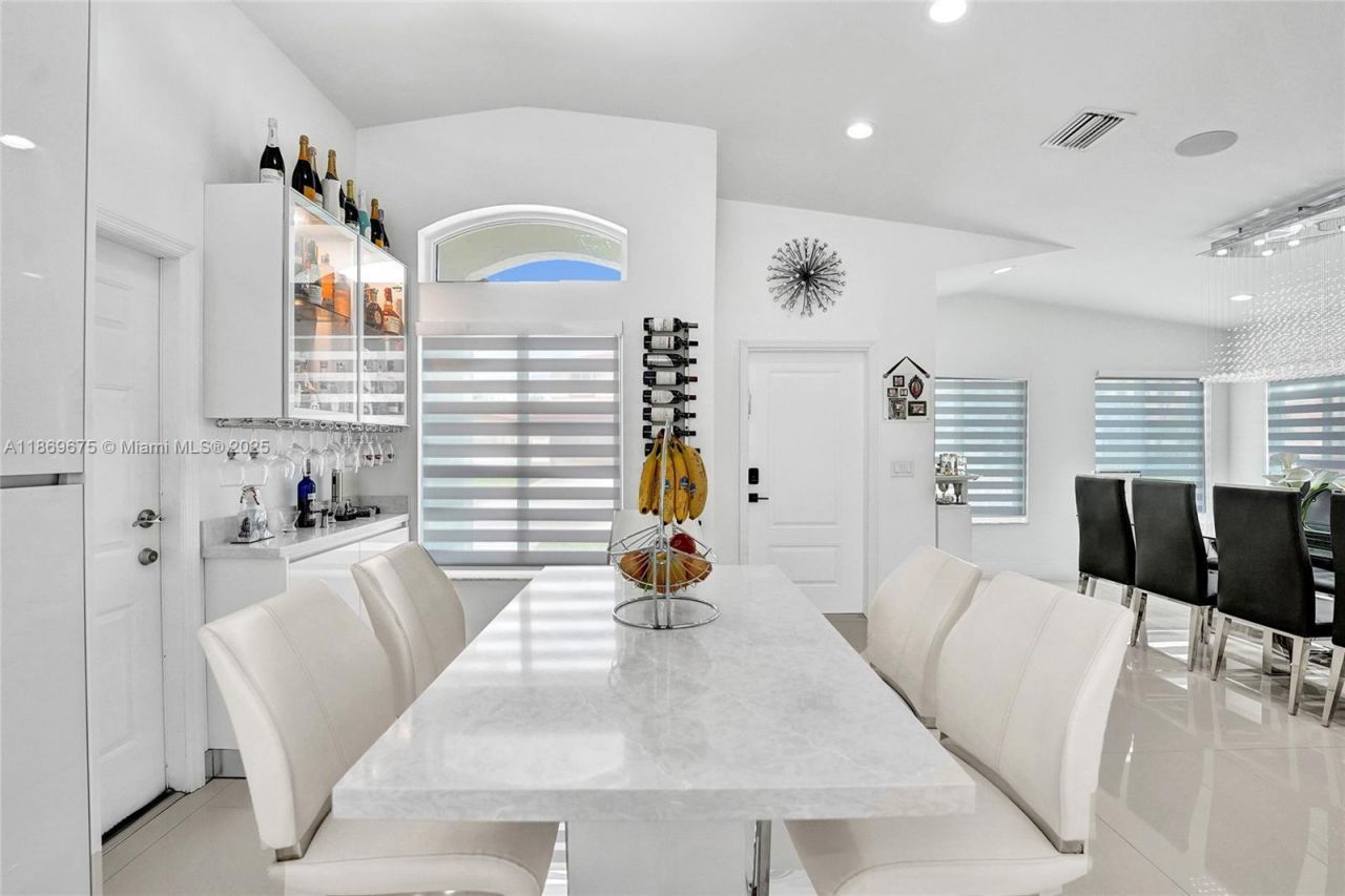 1636 SW 108th Ter, Davie, FL 33324 Photo