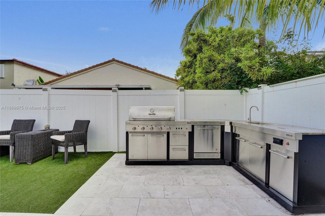 1636 SW 108th Ter, Davie, FL 33324 Photo