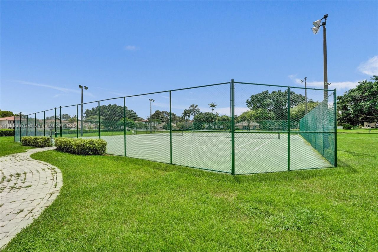 1636 SW 108th Ter, Davie, FL 33324 Photo