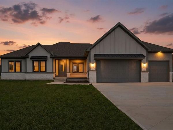 13511 Woodland Ranch Drive, Lee's Summit, MO 64086