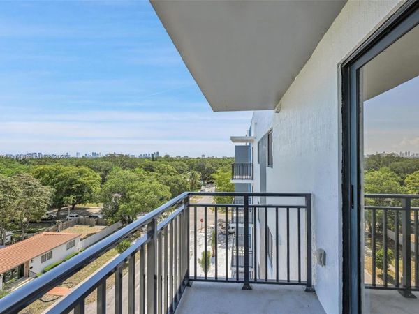 840 NE 130th Street, Unit 405, North Miami, FL 33161