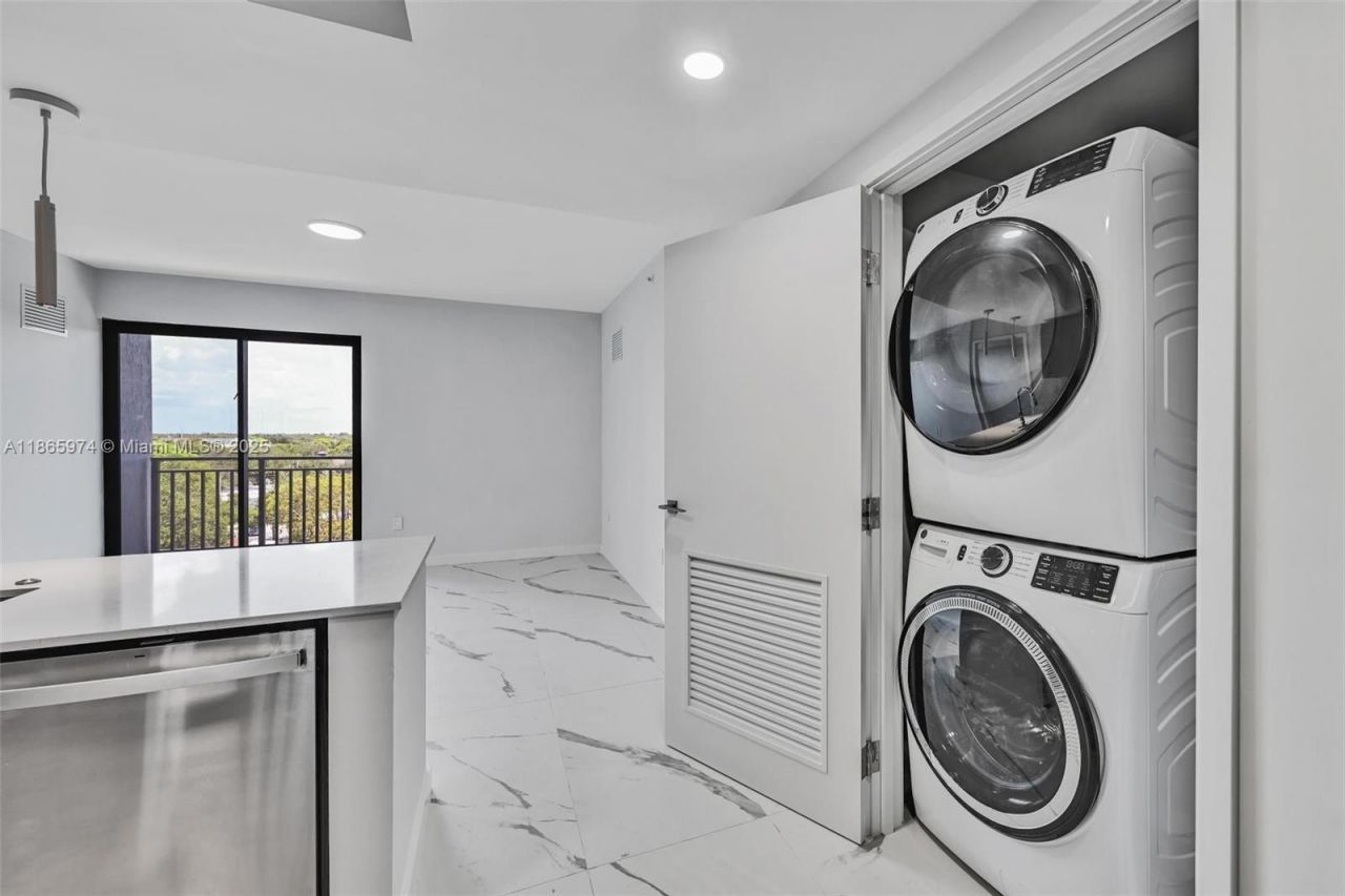 840 NE 130th Street, Unit 405, North Miami, FL 33161 Photo