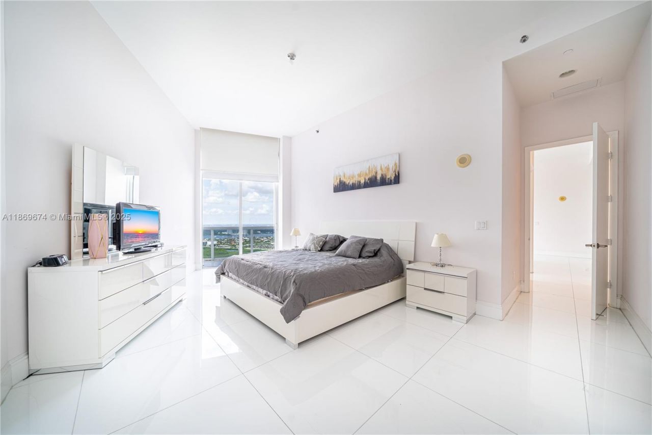 16001 Collins Ave, Unit 4305, Sunny Isles Beach, FL 33160 Photo
