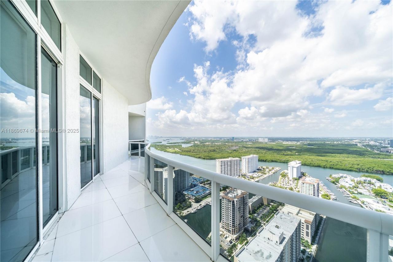16001 Collins Ave, Unit 4305, Sunny Isles Beach, FL 33160 Photo