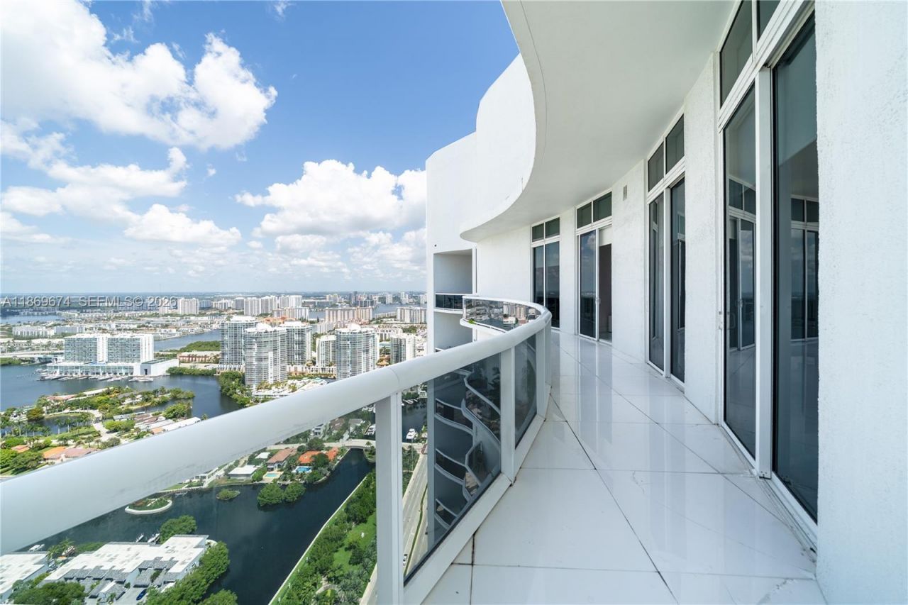 16001 Collins Ave, Unit 4305, Sunny Isles Beach, FL 33160 Photo