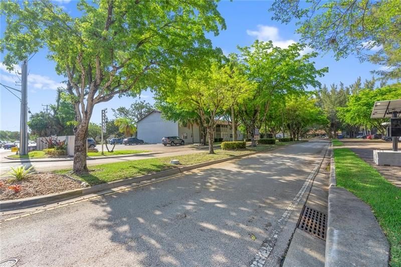 459 N Laurel Drive, Unit 2002, Margate, FL 33063 Photo