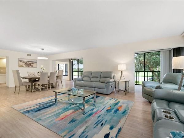 425 Wildwood LN, Unit 425, NAPLES, FL 34105