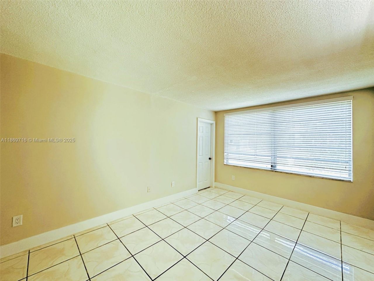 1501 NE 191st St, Unit C108, Miami, FL 33179 Photo