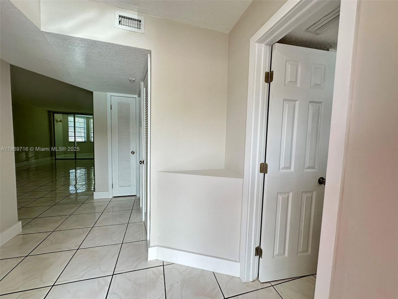 1501 NE 191st St, Unit C108, Miami, FL 33179 Photo