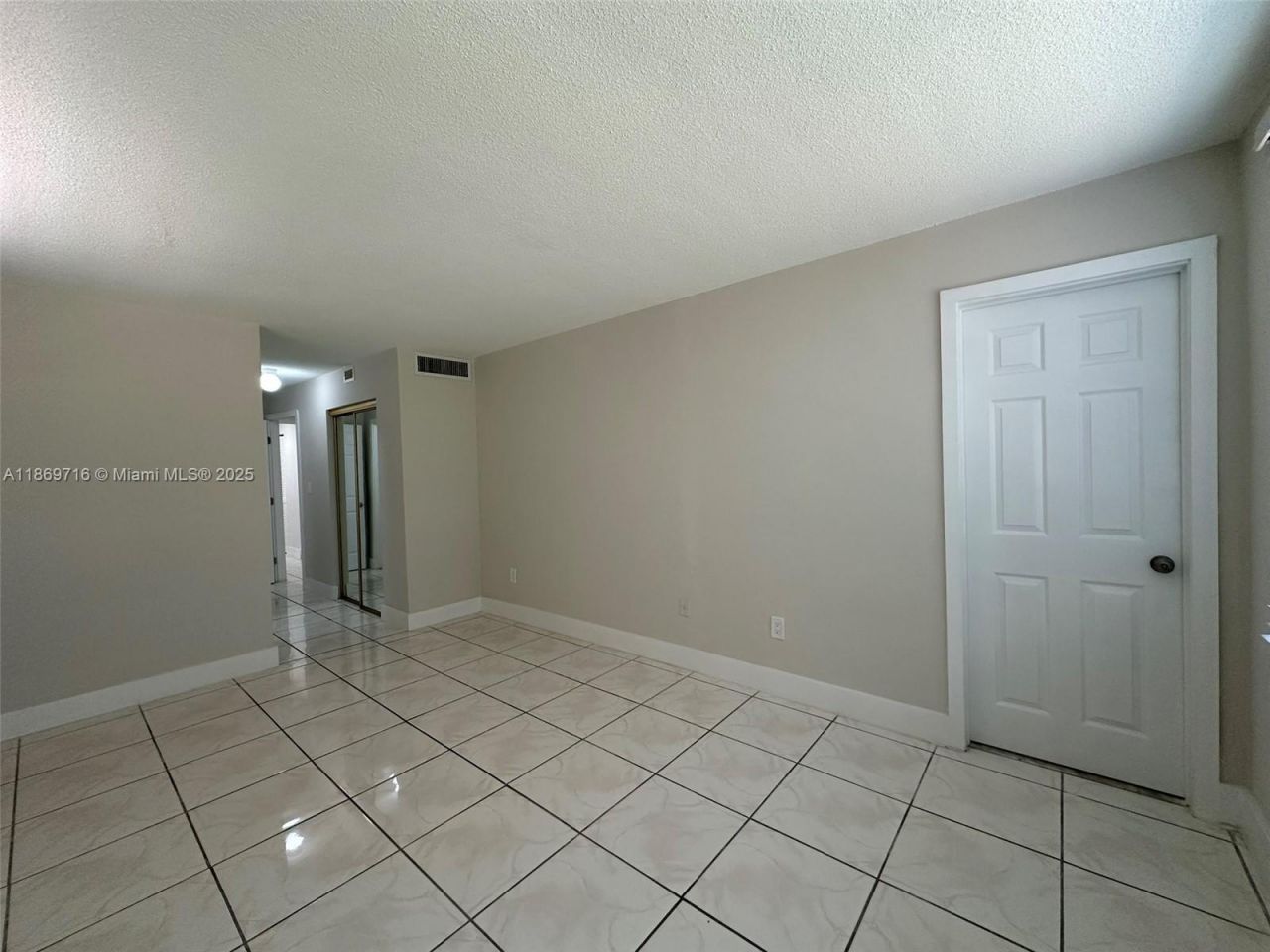 1501 NE 191st St, Unit C108, Miami, FL 33179 Photo