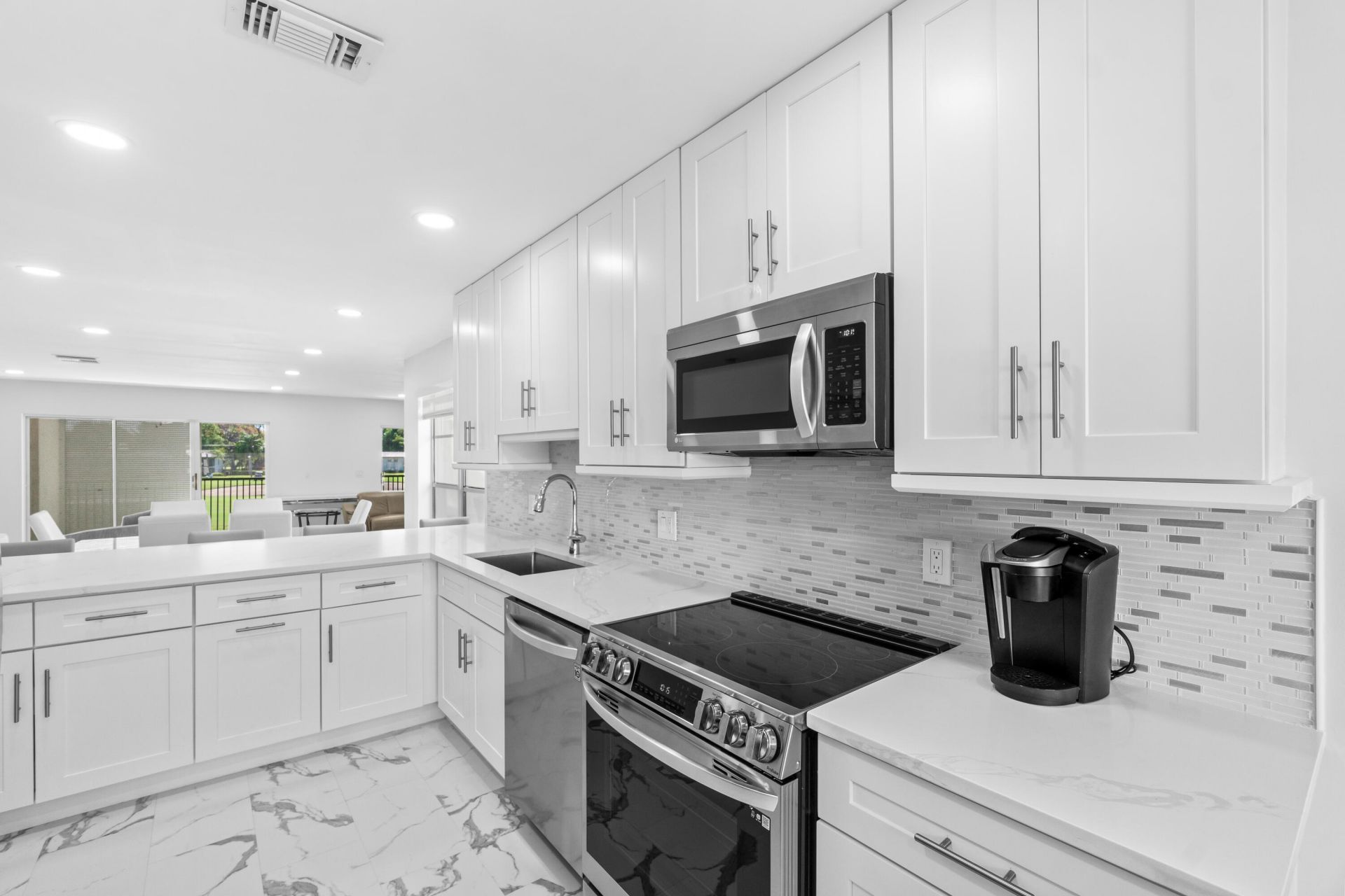 6 Stratford Drive E, Unit D, Boynton Beach, FL 33436 Photo