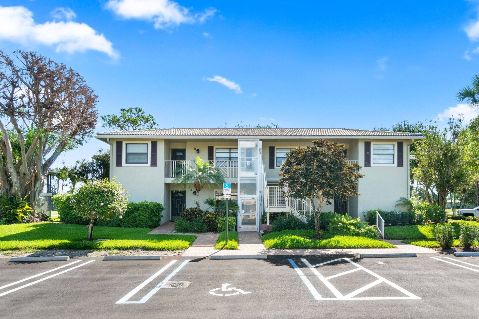 6 Stratford Drive E, Unit D, Boynton Beach, FL 33436 Photo