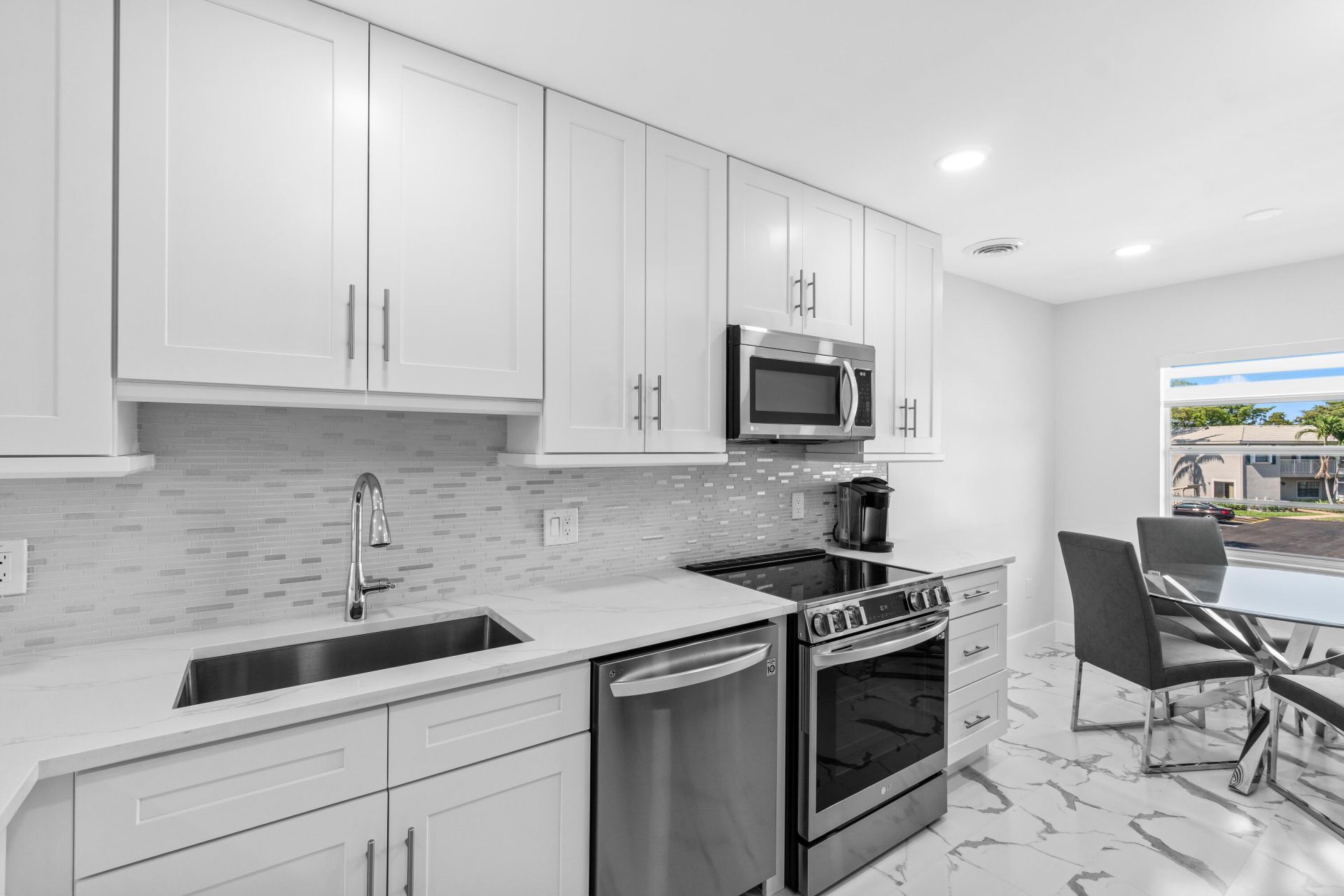 6 Stratford Drive E, Unit D, Boynton Beach, FL 33436 Photo