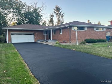 2010 Juron Drive, Niagara Falls, NY 14304