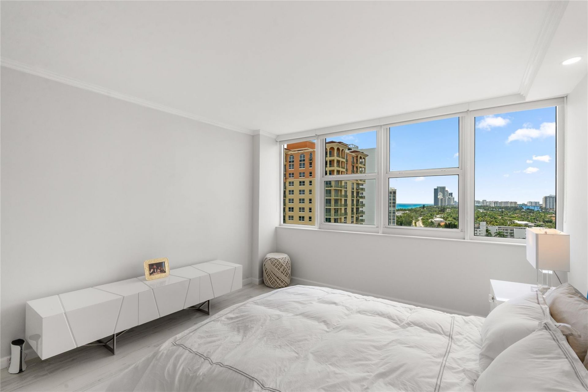 2030 S Ocean Drive, Unit 1407, Hallandale Beach, FL 33009 Photo