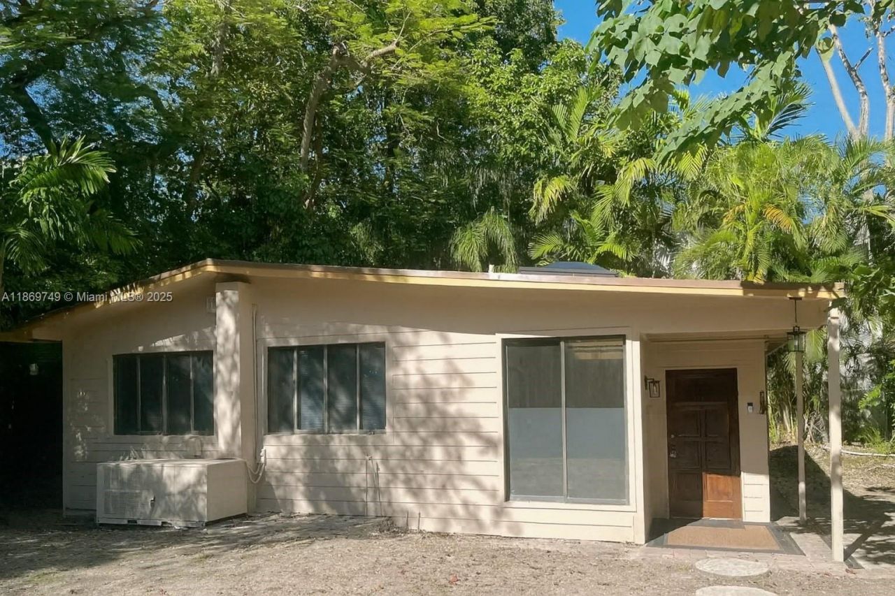 3164 Center St, Miami, FL 33133 Photo