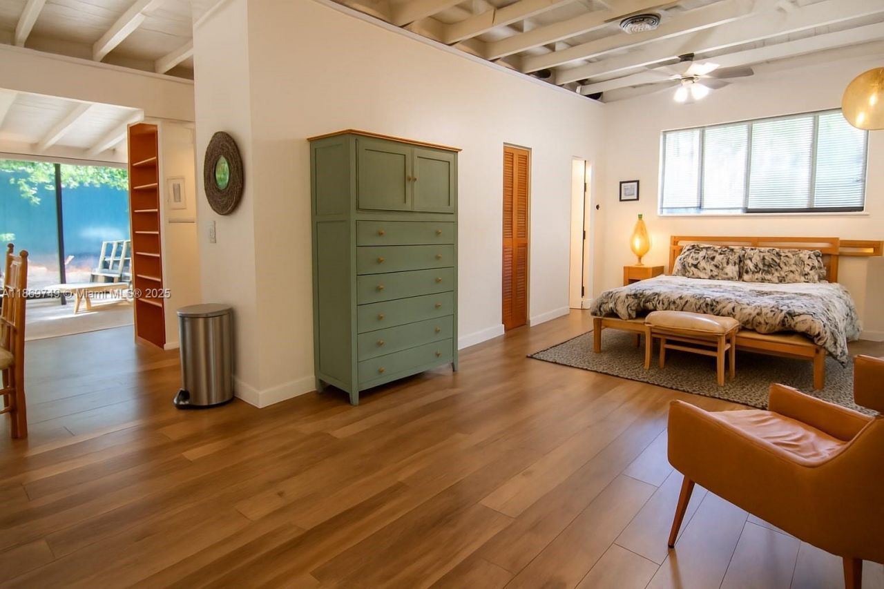 3164 Center St, Miami, FL 33133 Photo