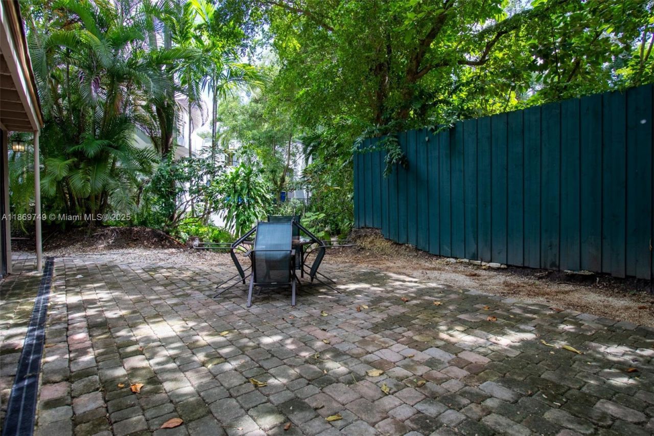 3164 Center St, Miami, FL 33133 Photo