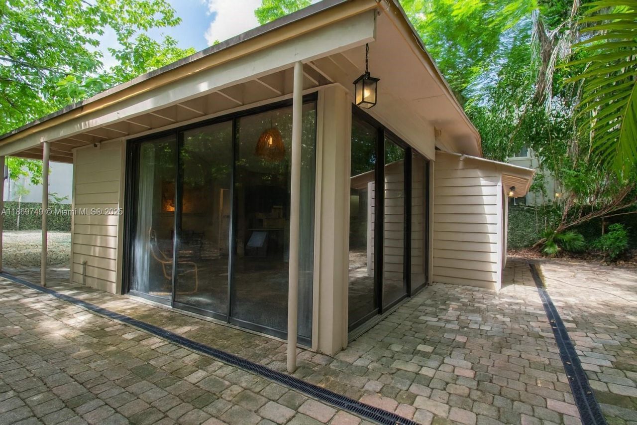 3164 Center St, Miami, FL 33133 Photo