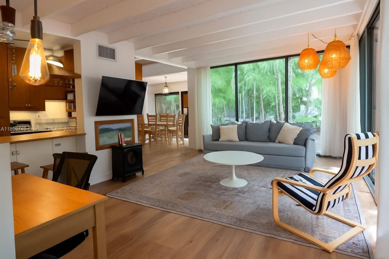 3164 Center St, Miami, FL 33133 Photo