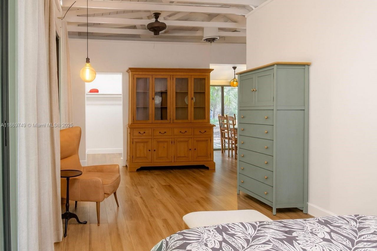 3164 Center St, Miami, FL 33133 Photo