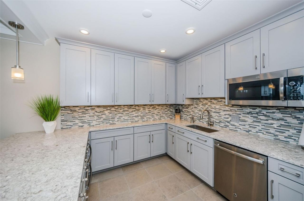 700 Beach Drive Ne, Unit 308, Saint Petersburg, FL 33701 Photo