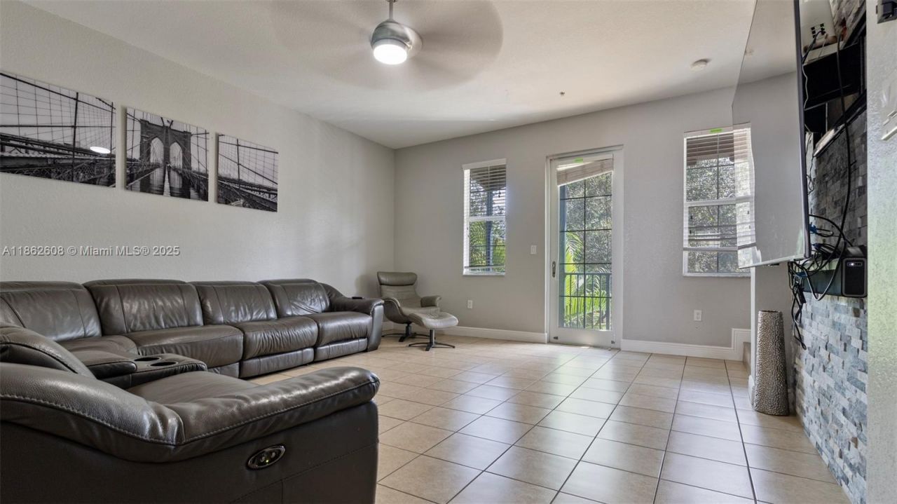 2547 SW 119th Ter, Miramar, FL 33025 Photo