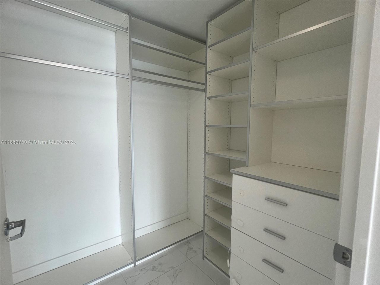 92 SW 3rd St, Unit 3803, Miami, FL 33130 Photo