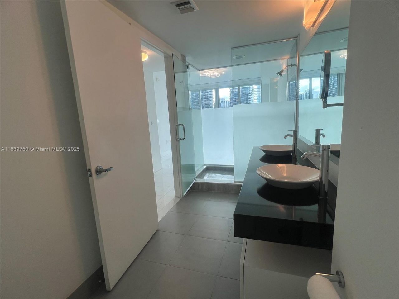 92 SW 3rd St, Unit 3803, Miami, FL 33130 Photo