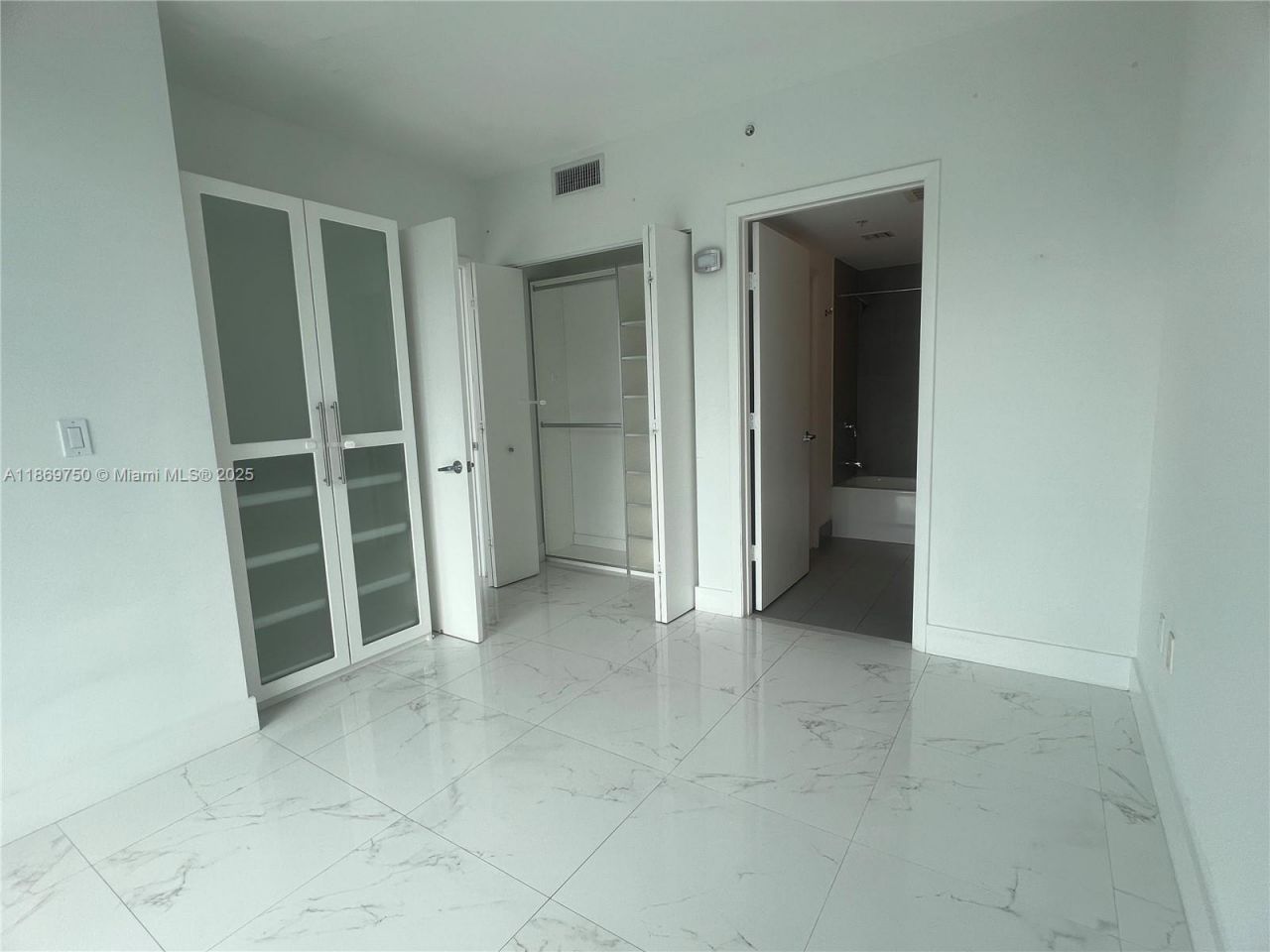 92 SW 3rd St, Unit 3803, Miami, FL 33130 Photo