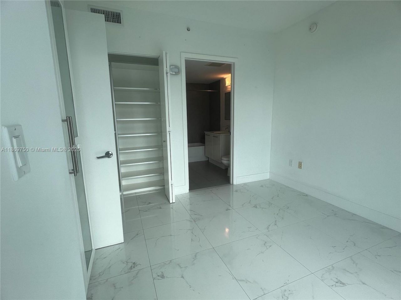 92 SW 3rd St, Unit 3803, Miami, FL 33130 Photo
