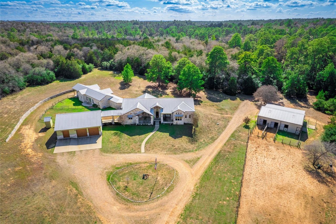 335 La Reata Trl, Smithville, TX 78957 Main Photo