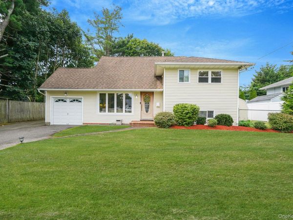 41 Wiltshire Drive, Commack, NY 11725