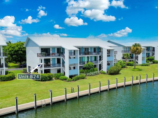 1250 Tennisplace Ct, Unit B24, Sanibel, FL 33957