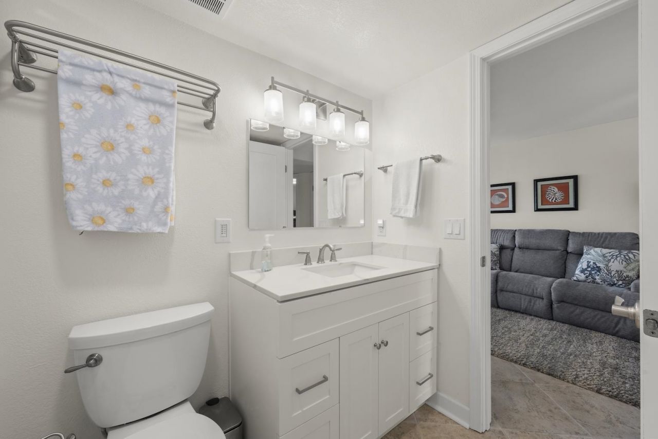 1250 Tennisplace Ct, Unit B24, Sanibel, FL 33957 Photo