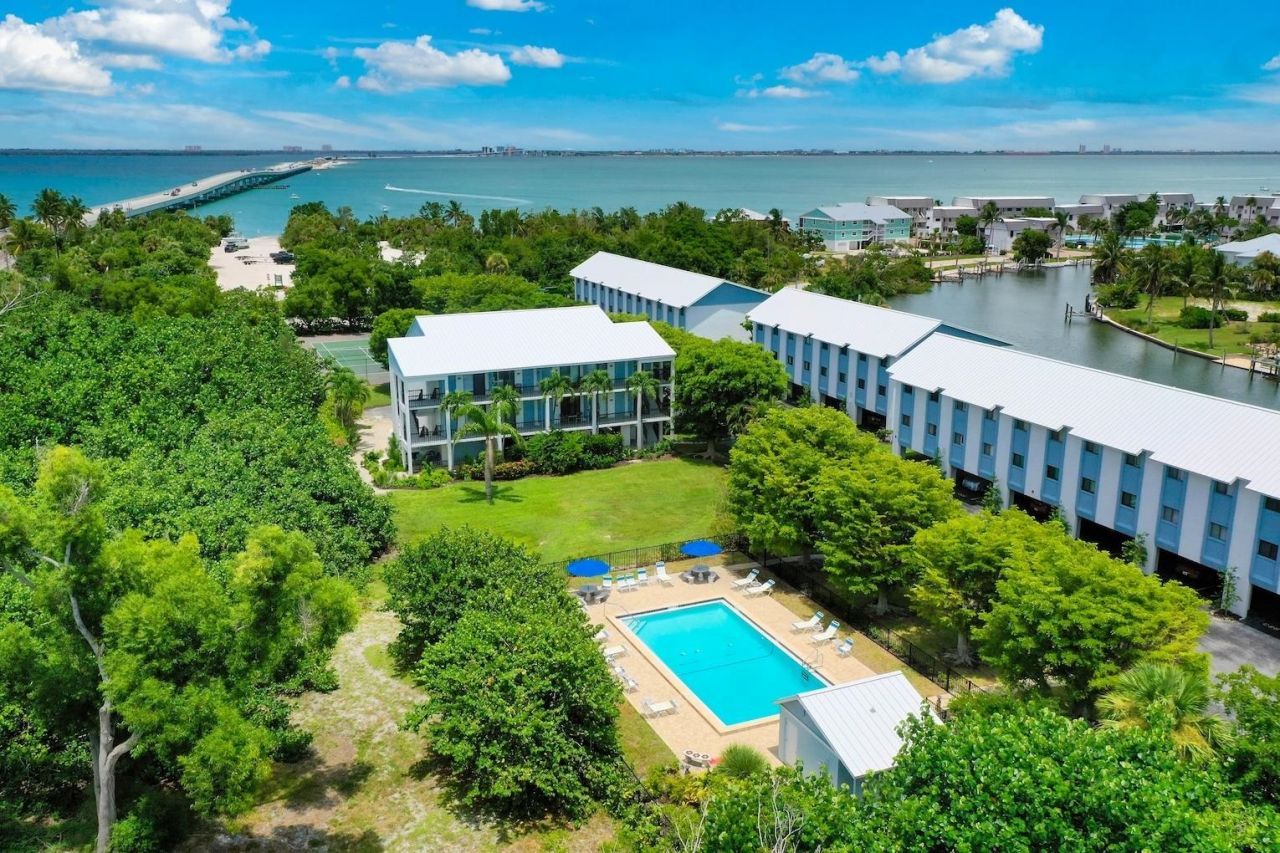 1250 Tennisplace Ct, Unit B24, Sanibel, FL 33957 Photo
