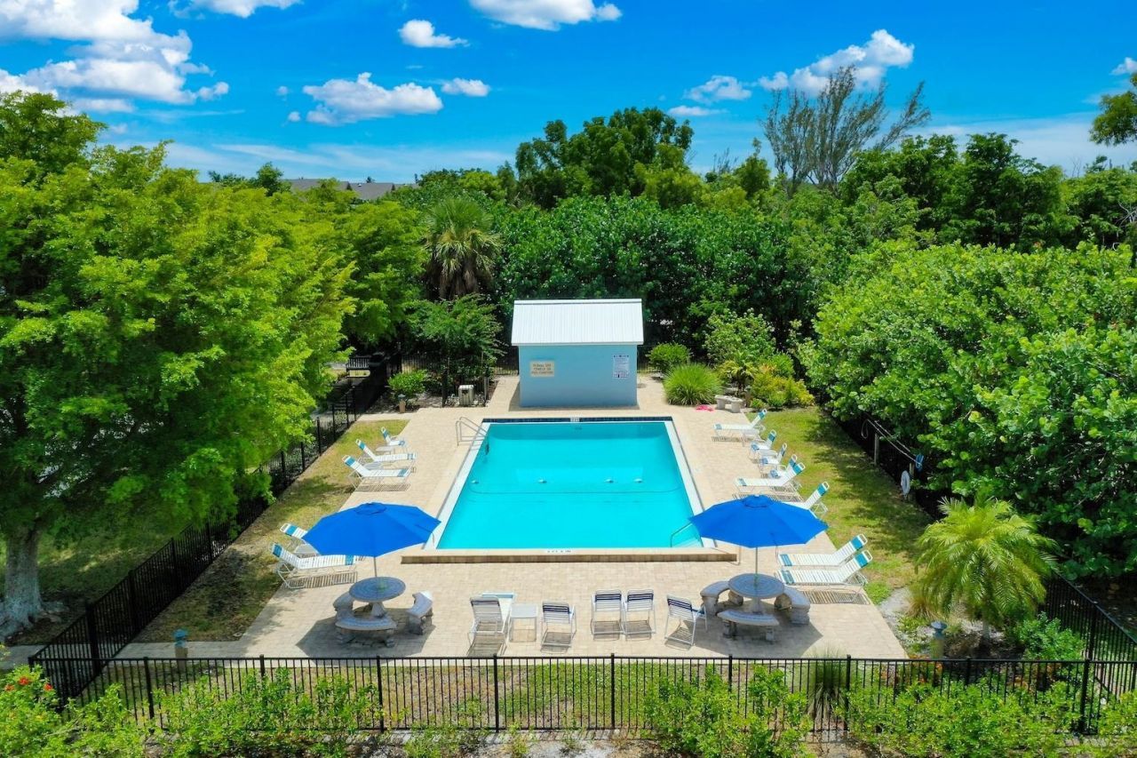 1250 Tennisplace Ct, Unit B24, Sanibel, FL 33957 Photo