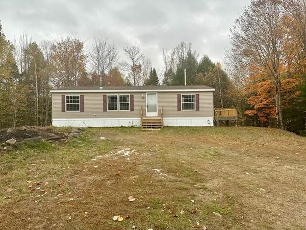 128 Cross Road, China, ME 04358