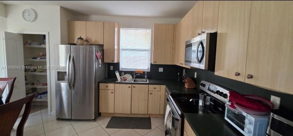 16448 SW 67th Ter, Miami, FL 33193 Photo