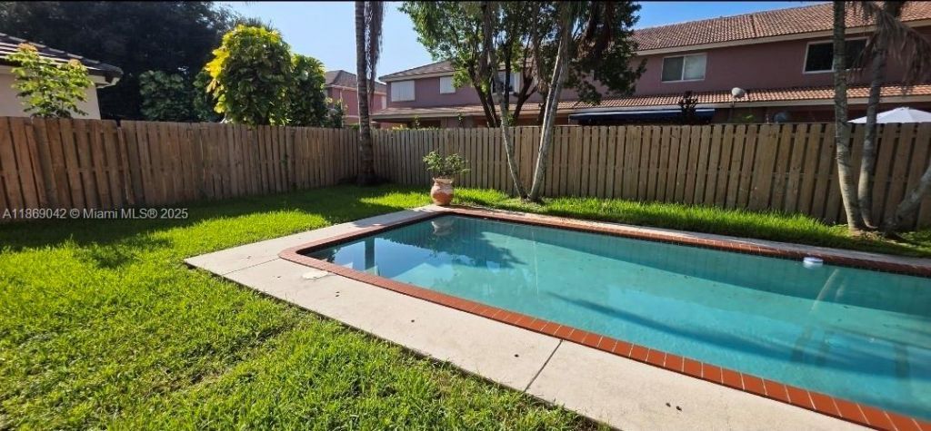 16448 SW 67th Ter, Miami, FL 33193 Photo