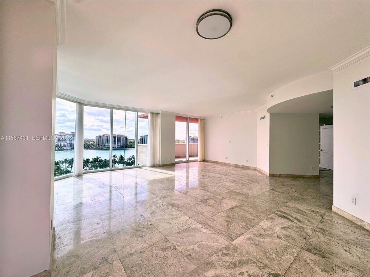 300 S Pointe Dr, Unit 1001, Miami Beach, FL 33139 Photo