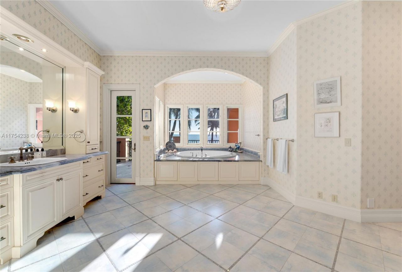 1091 Hillsboro Mile, Hillsboro Beach, FL 33062 Photo