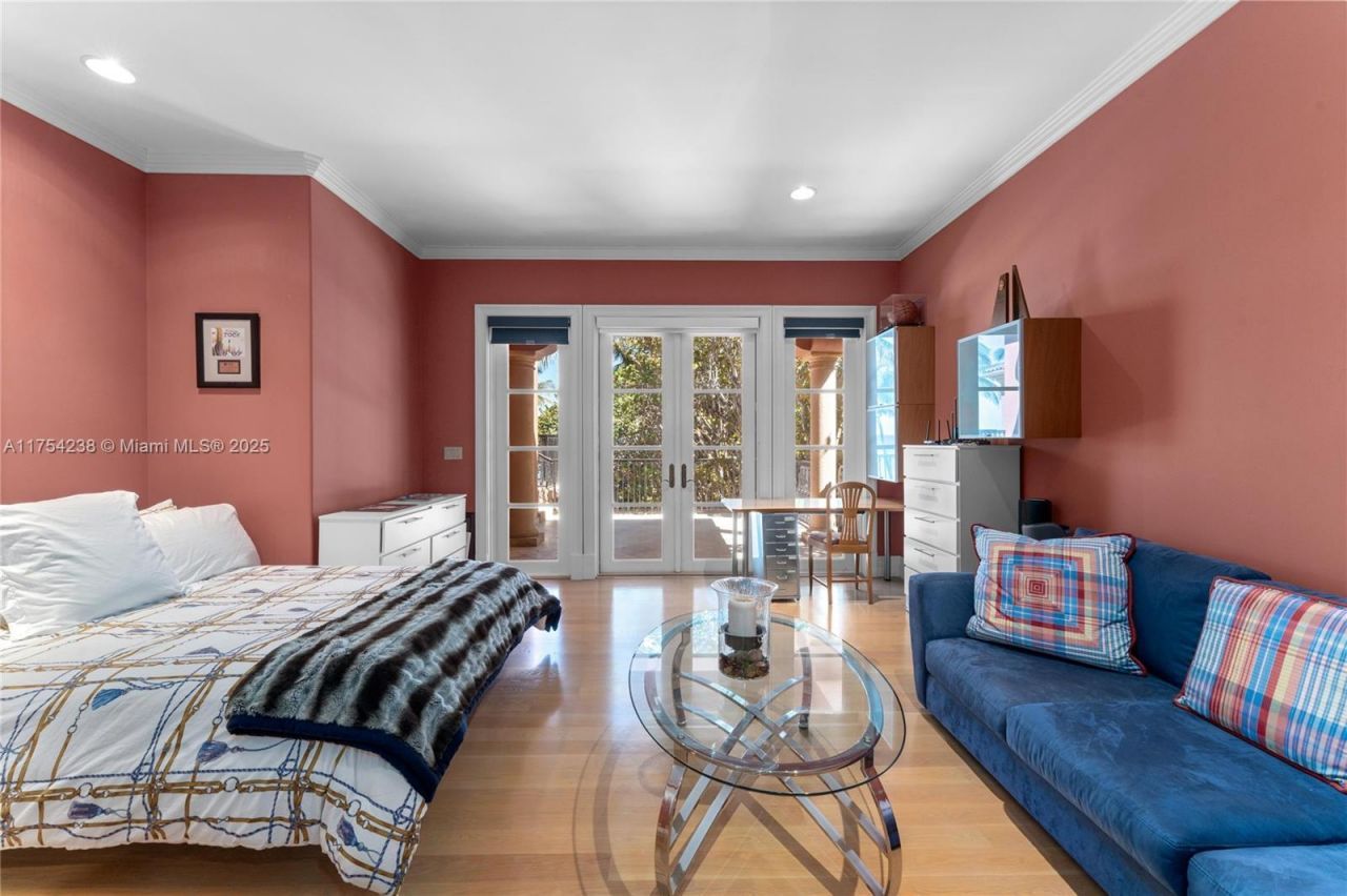 1091 Hillsboro Mile, Hillsboro Beach, FL 33062 Photo