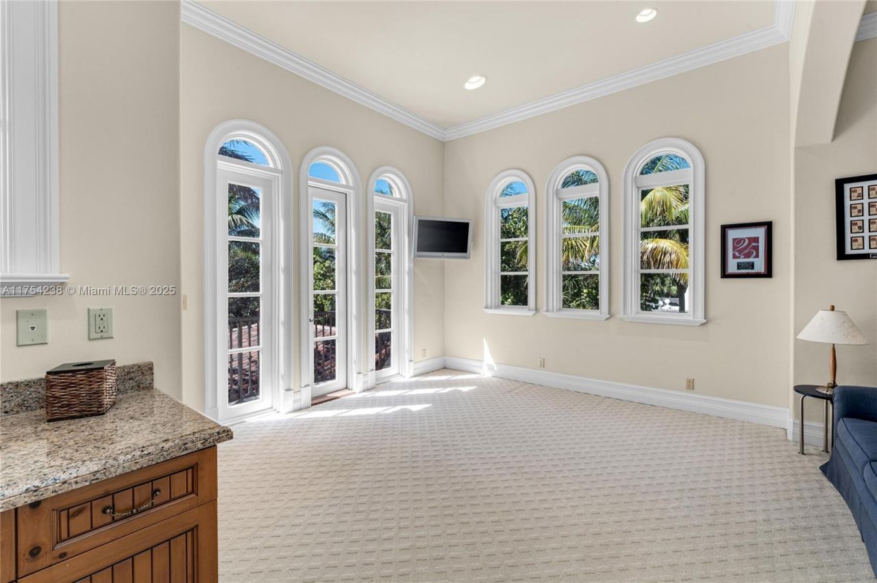 1091 Hillsboro Mile, Hillsboro Beach, FL 33062 Photo