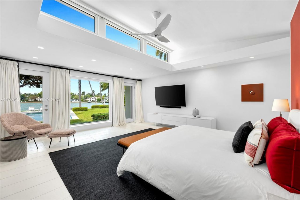 6380 N Bay Rd, Miami Beach, FL 33141 Photo