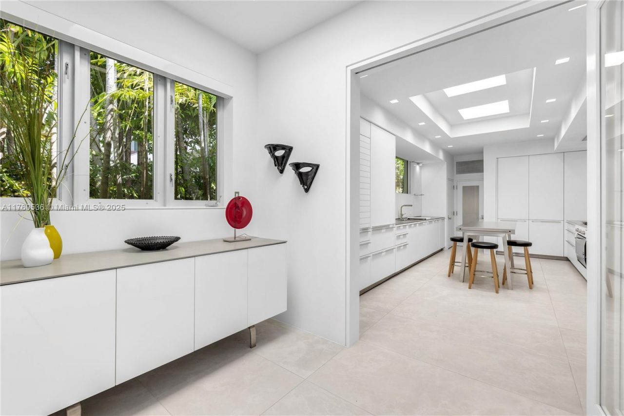 6380 N Bay Rd, Miami Beach, FL 33141 Photo