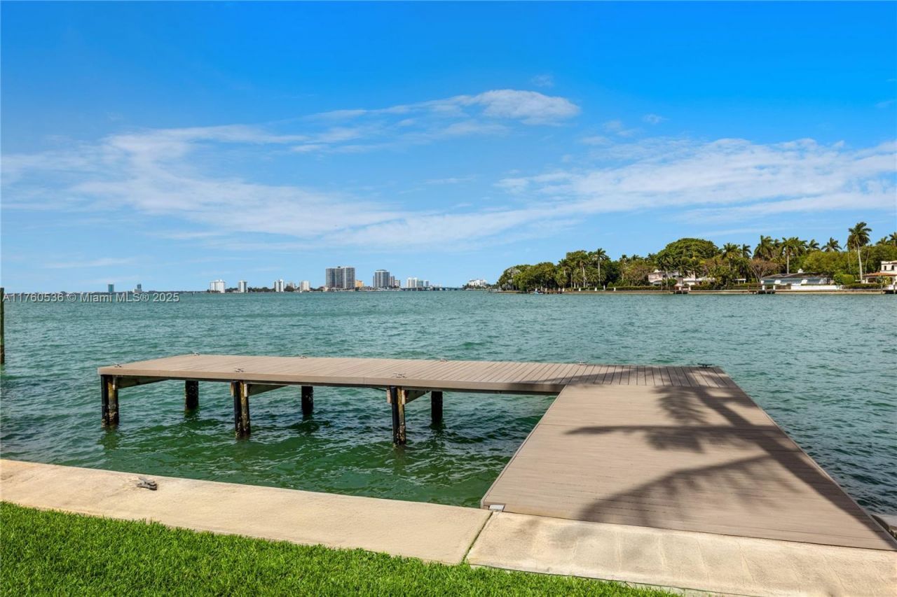 6380 N Bay Rd, Miami Beach, FL 33141 Photo