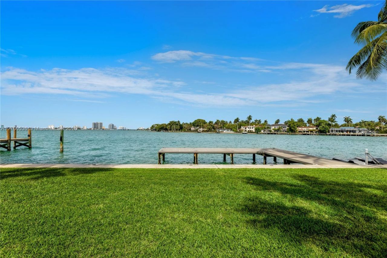 6380 N Bay Rd, Miami Beach, FL 33141 Photo