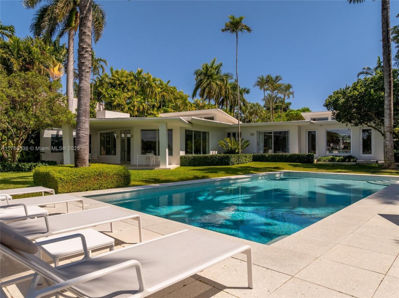 6380 N Bay Rd, Miami Beach, FL 33141 Photo