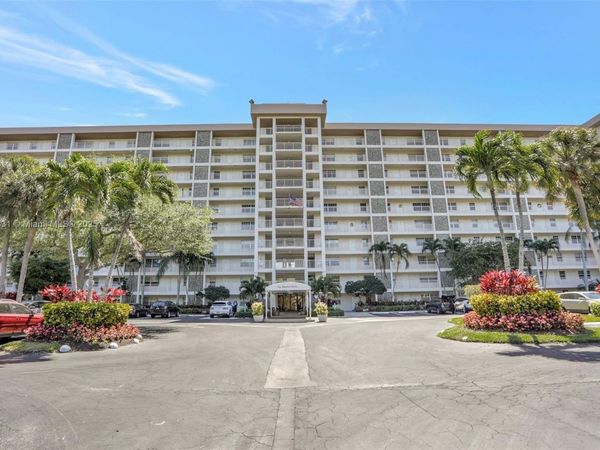 3510 Oaks Way, Unit 806, Pompano Beach, FL 33069